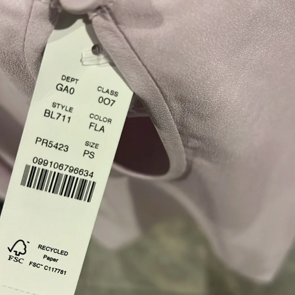 J.Crew NWT‎ lavender women’s puff sleeve crepe keyhole neckline top. Size SP